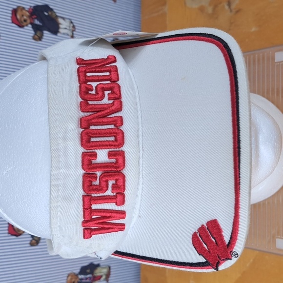Vintage Y2K Starter Wisconsin Badgers w tags white & red raised stitch visor hat - Picture 7 of 9